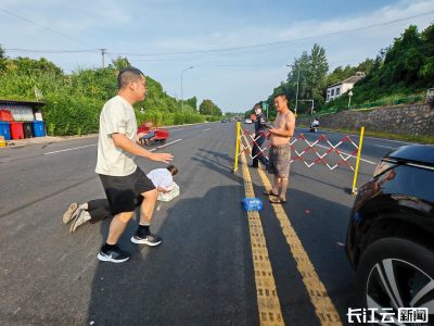 下班高峰遇车祸，加油站站长30分钟生命守护