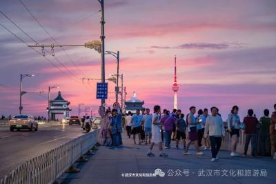 41°C高温天，这么多游客来武汉玩什么?