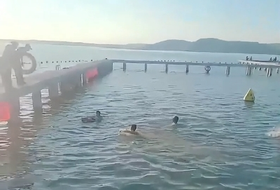 18岁青年跳水遇险，东湖义警接力抢回生命