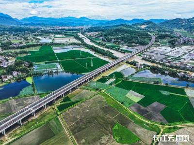 鄂皖新增省际大通道 蕲春至太湖高速公路蕲春东段建成