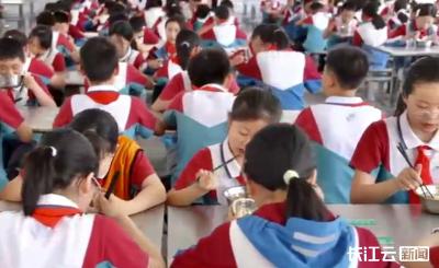 襄阳保康：“小切口”监督 守护“校园餐”安全