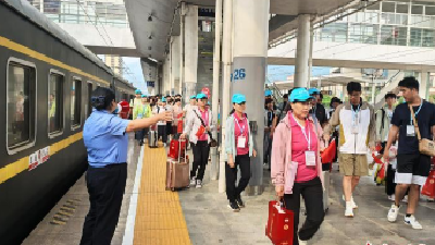 湖北开行暑运首趟避暑旅游专列