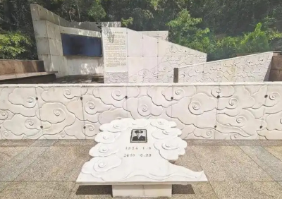 云端锐评｜一个美国人为何葬在湖北红安？背后是跨国“生死救援”