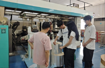 工大学子走进湖北云鹤盐业，共话绿色包装技术新篇章