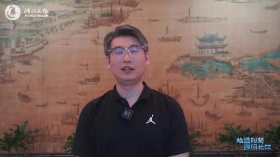 7月10日14：30，锁定“湖北文物”直播间，与青年文物专家任晓飞共赴一场穿越时空的书画之约，在《江汉揽胜图》的青绿里眺望三镇风云，于《竟陵四景图》的笔墨中触摸江汉文脉！