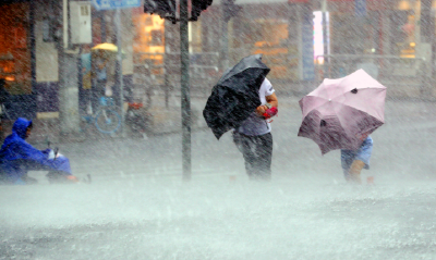 暴雨+台风双预警 多地将有暴雨大风等强对流天气