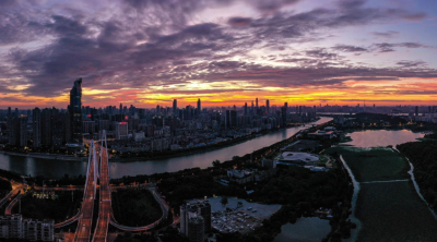 今早武汉上空骤然出现！不少网友直呼“世纪一幕”