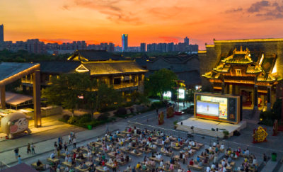 光影摇曳江城夏夜