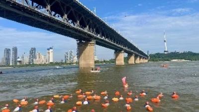 体坛昨夜今晨丨渡江节试渡于7月9日圆满举办