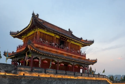 《每欲到荆州：一座古城的千年回响》