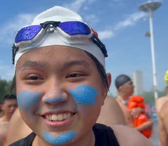 18岁女生首次横渡长江：这是我的成人礼！