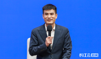 中外记者见面会上，这位湖北民营企业家分享创业故事