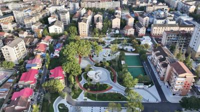 当阳20多家单位拆掉围墙方便百姓 停车位多了 遛弯地大了 亲切感强了