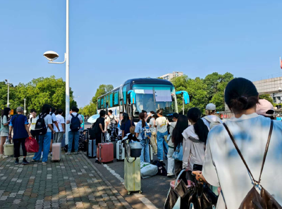 “校门口”直达“家门口”钟祥温暖学子返乡路