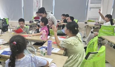 爱心托管暖童心 多彩活动伴童行