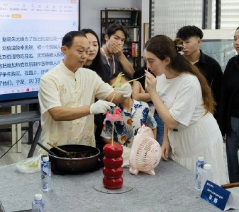 欧亚青年共赴“非遗之约” 江城再续文明互鉴新篇