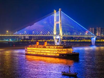 武汉文旅双地标夏夜“升温” 开启夜游避暑新体验