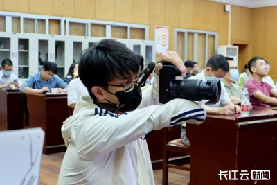 “独臂小伙”江剑考公圆梦：留在武汉，感觉这里像家