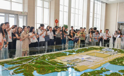 活力中国调研行 | 央媒海内外平台推介鄂州：“钢城”向“天空之城”的华丽变身