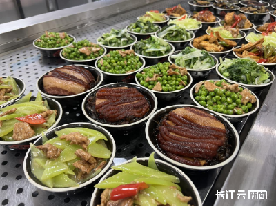锲而不舍落实中央八项规定精神 | 鄂州：社区食堂+“幸福餐”暖胃更暖心