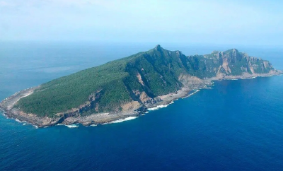 中国海警依法驱离日非法进入我钓鱼岛领海船只