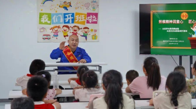 锲而不舍落实中央八项规定精神·办实事解难题丨7个部门挤进驿站干什么？襄阳统战群团联手专治"商户急难愁盼"