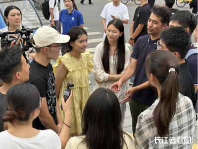 跨越4000公里的重逢！支教老师和学生一年后成华科大师兄妹
