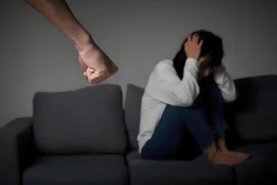云端锐评丨女子疑被丈夫家暴致死，这些疑问需彻查