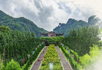全国生态日 | 2700余名护林员：与林为伴，守护神农架绿水青山