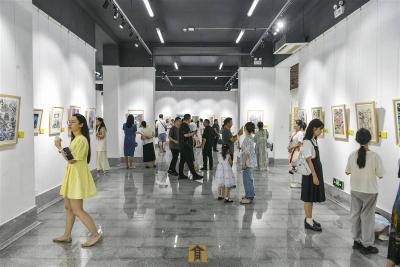 第25届湖北省“金蕾杯”青少年美术书法优秀作品展开展