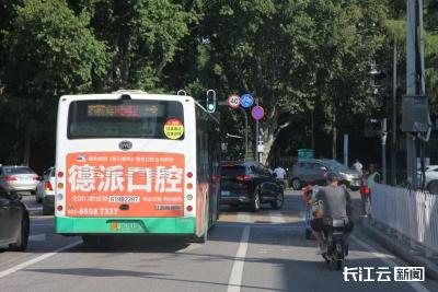 右转必停！武汉公交礼让行人再升级
