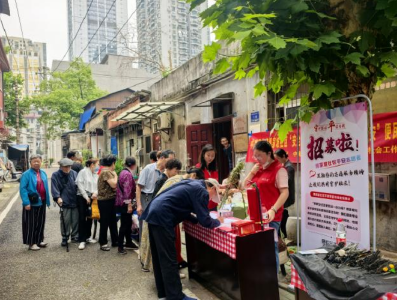 安全知识+便民服务！社区开展志愿服务行动