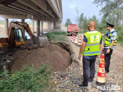 襄阳：桥下突现深坑！高速路政高效处置