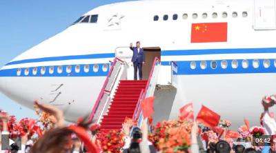习近平在出席新疆维吾尔自治区成立70周年庆祝活动后返回北京