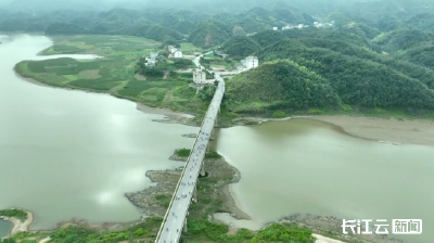富水湖畔“骑”遇秋