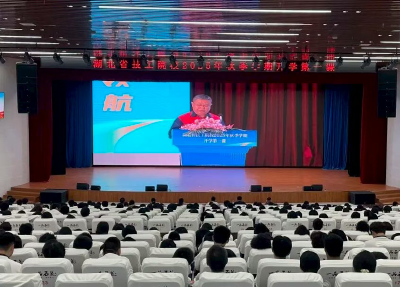 湖北12万名技校学生同上“开学第一课”
