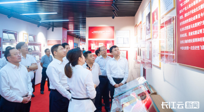 “信仰之光——马克思主义文献典藏展”湖北巡展 在华中师范大学开展