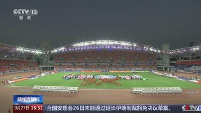 湖北武汉 “汉超”激战正酣 8元票根撬动亿元消费
