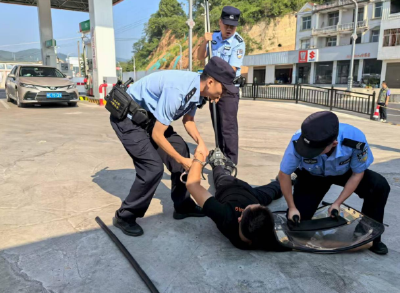 警企携手筑防线 反恐演练保平安 