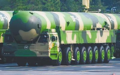 从血肉长城到钢铁长城 强国复兴路上的三道轨迹