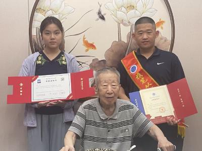 从小听爷爷讲战斗故事，他考入军校立志获得属于自己的勋章！