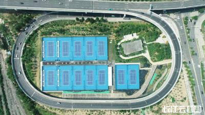 武汉市洪山区近3万平桥下空地变身全民运动新地标