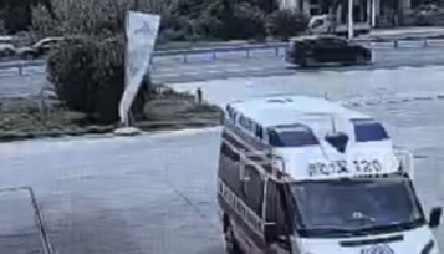 司机加油站里突然晕倒 救护车8分钟抵达紧急救援