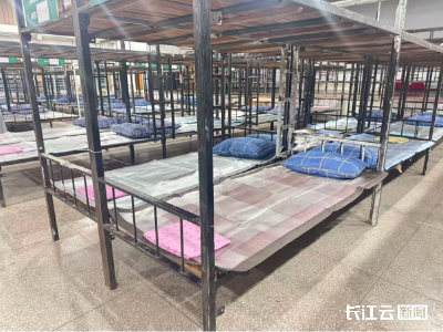 中南民大设立200余个免费床位，为新生家长提供临时住宿