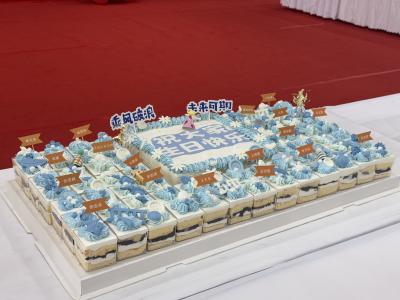 当生日遇上开学报到日 湖北这所高校为新生集体庆生！