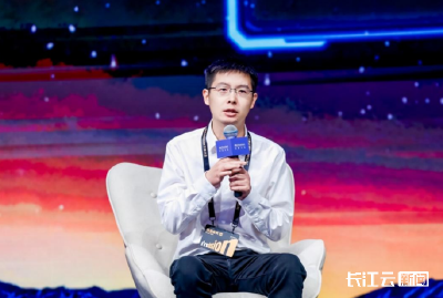 宇树科技王兴兴现身外滩大会：现在是“AI干活”大规模爆发的前夜