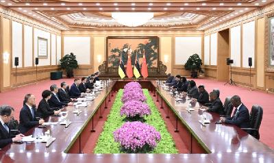 习近平会见莫桑比克总理莱维