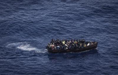 利比亚附近海域一偷渡船沉没 18人丧生18人失踪