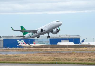 春秋航空回应“空嫂”招聘：年龄不是问题，培训费还可减免