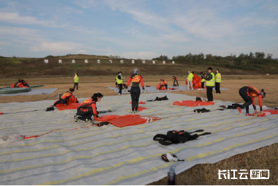 湖北省跳伞队进驻竹山通用机场 全力备战全国跳伞锦标赛